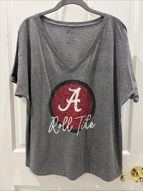 gameday couture Tops - Alabama Crimson Tide Women's Gray V-Neck 'Roll Tide' Graphic Tee